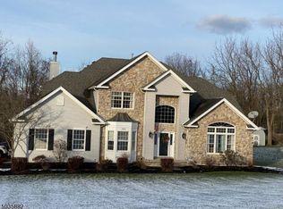 303 Bradford Ln, Bloomsbury, NJ 08804