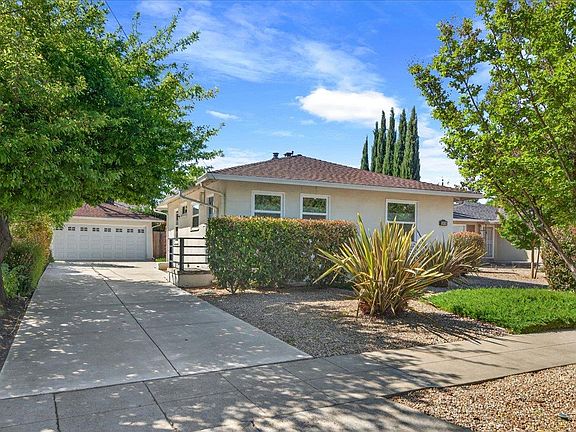 4th image of 2080 Heatherdale Ave