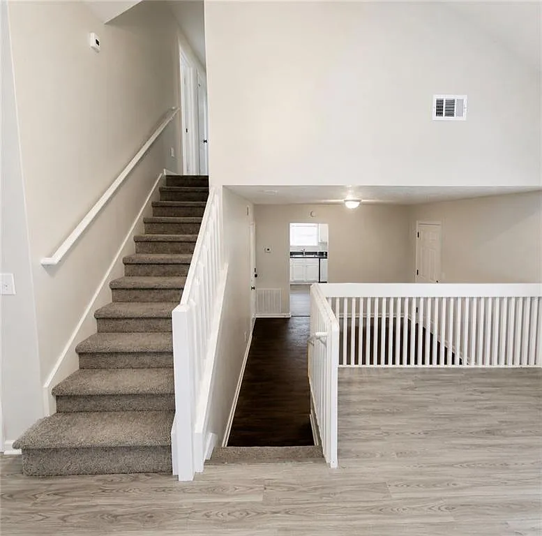 3 bed, 2.0 bath, 1376 sqft, $1,950 — Photo 3