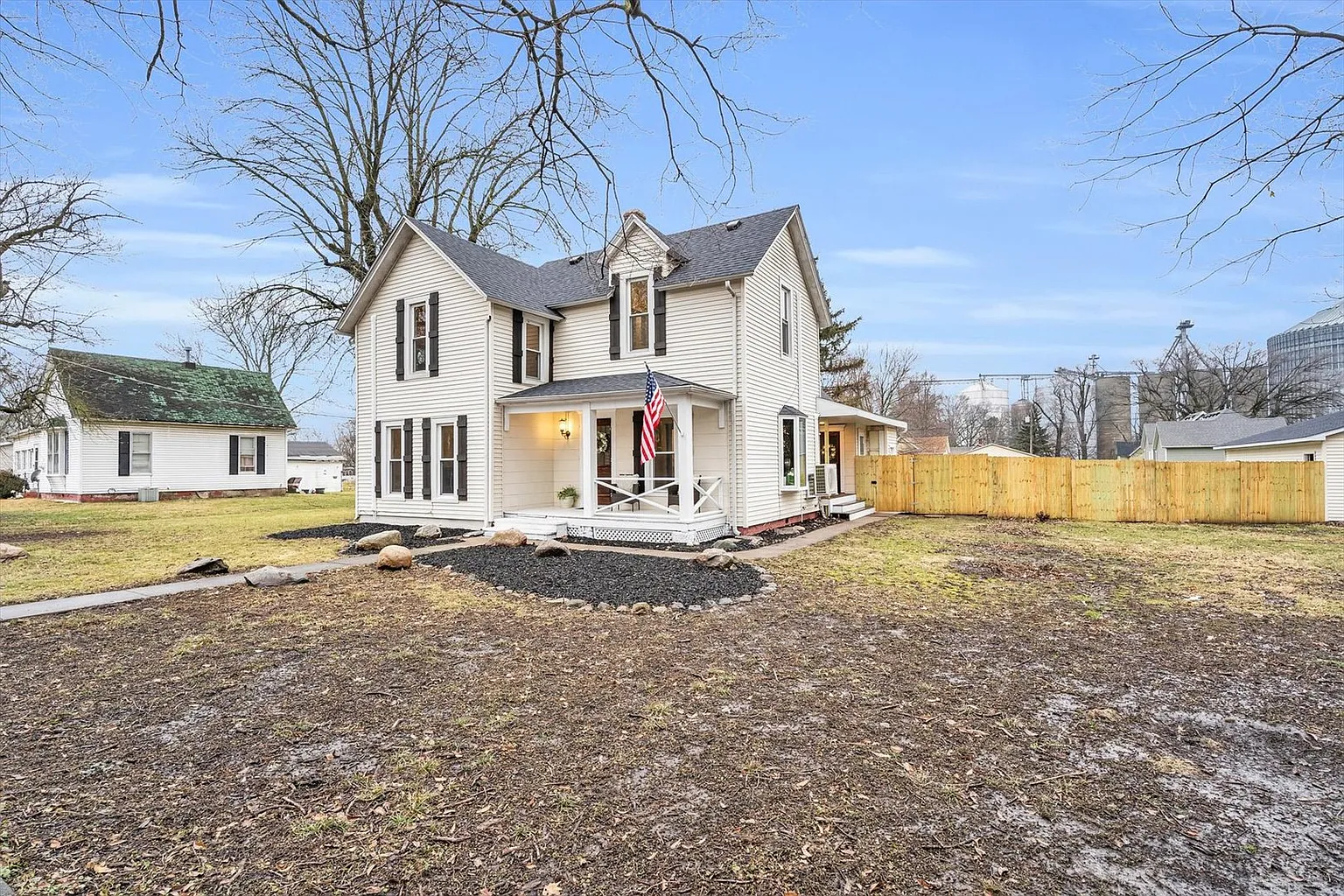 308 4th St photo 1