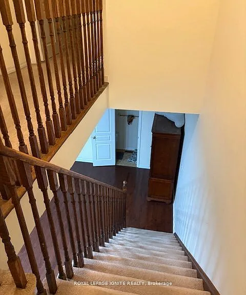 11 Curran Hall Cres — Photo 32