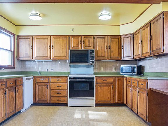 2nd image of 1093 County Road 35 E