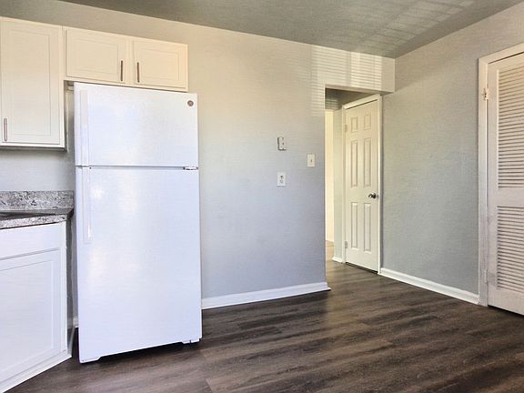 3rd image of 1625 W Pembroke Ave APT 36