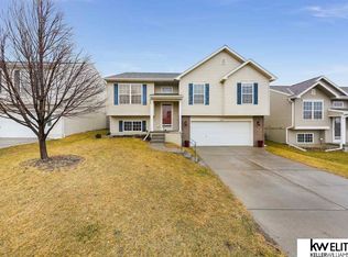 19619 Laci St, Omaha, NE 68135