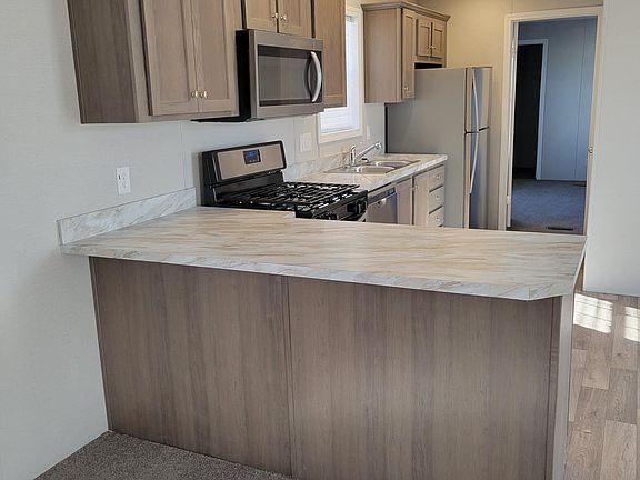 4th image of 228 Golfview Ct #211