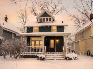 945 Crescent St NE, Grand Rapids, MI 49503
