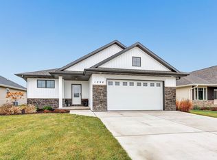 1296 Brayden Ln, De Pere, WI 54115