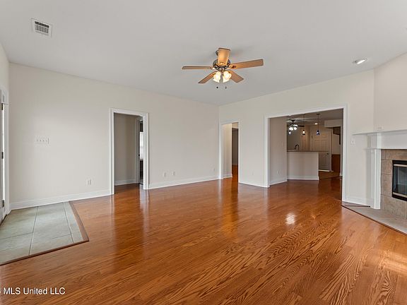 5th image of 114 Teddy Ln