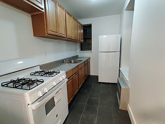 5th image of 1368 Sheridan Ave APT 3D