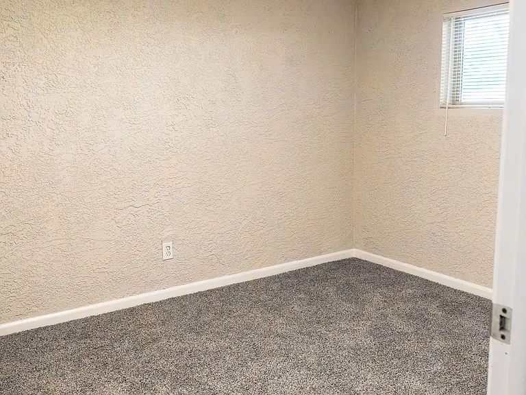 5418 Alta Loma Rd — Photo 32