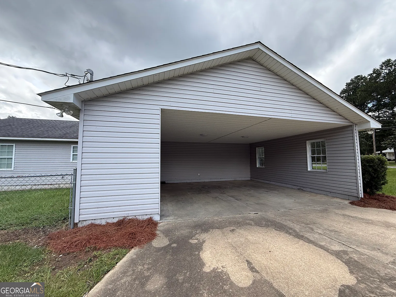 3 bed, 2.0 bath, 1464 sqft, $1,950 — Photo 4