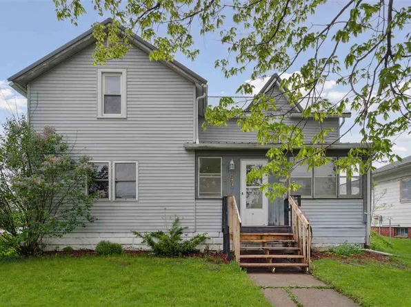 207 2nd Ave, Keystone, IA 52249