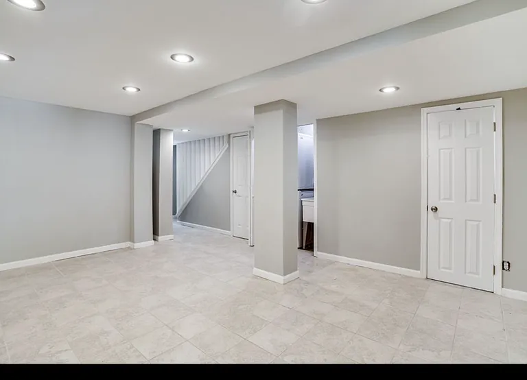 220 Adams St NE — Photo 29