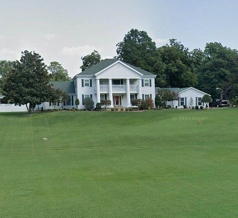 2nd image of 1820 Lake Rd