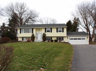 17 Tall Acres Dr, Pittsford, NY 14534