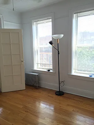 Rented by Metroline Realty | media 16