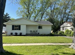 300 Maureen Dr, Wheeling, IL 60090