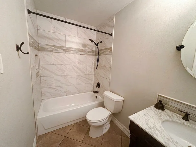 1404 Daffodil Ln — Photo 10