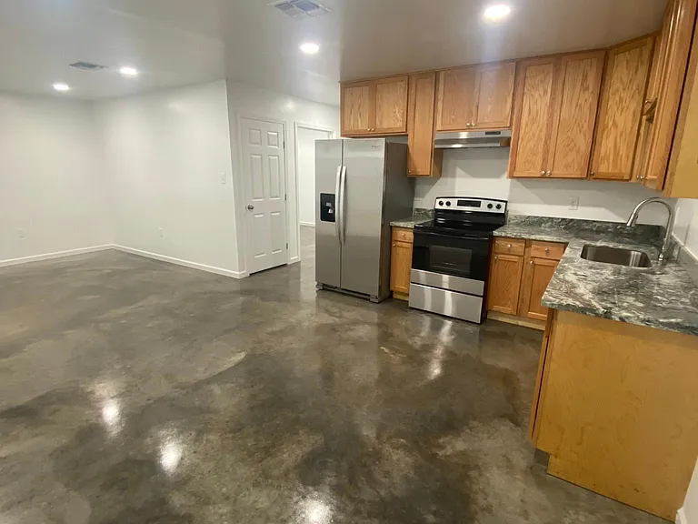 105 S Refinery St — Photo 11