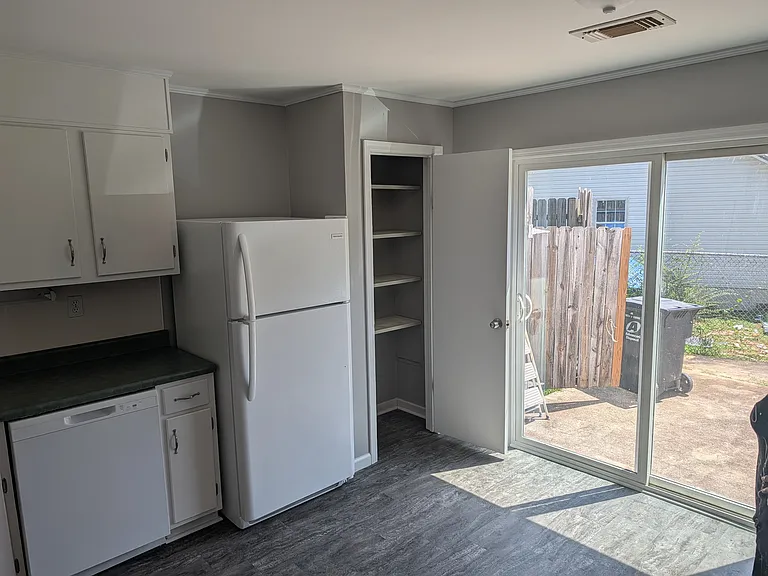 4700 Meadow Ln — Photo 2