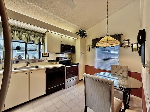3rd image of 8620 Jasmine Way