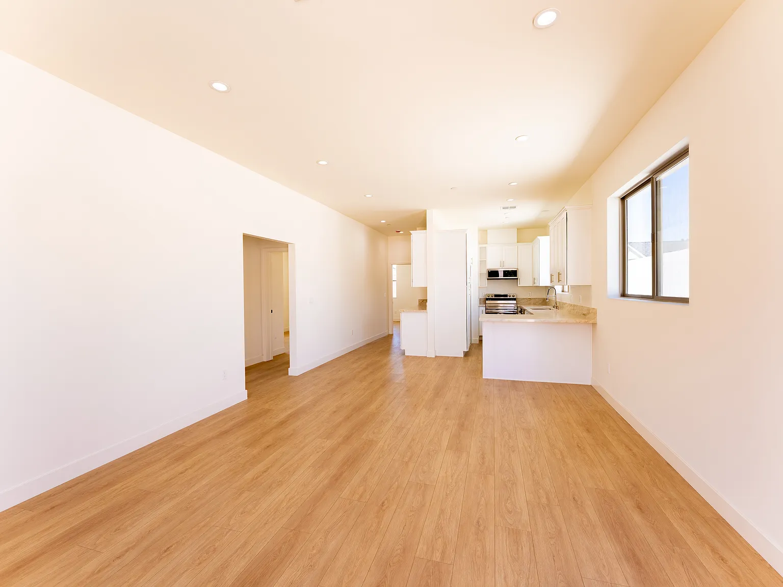 3 bed, 1200 sqft, $3,750 — Photo 2