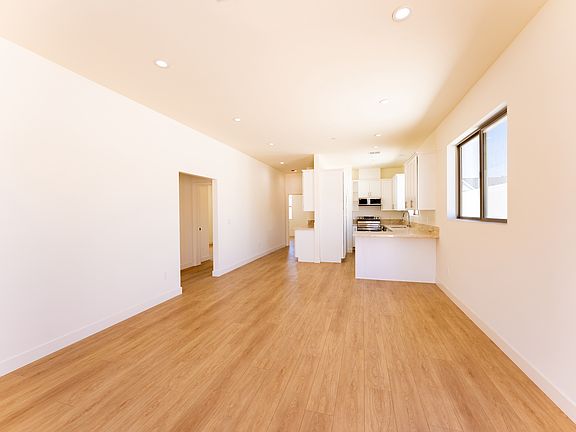 2nd image of 8625 Hayvenhurst Ave #8621