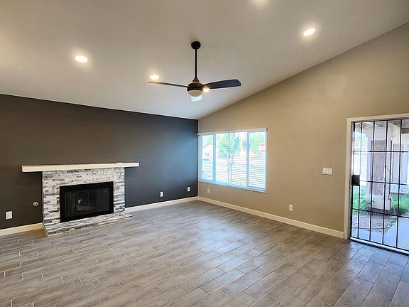 5th image of 24283 Delphinium Ave
