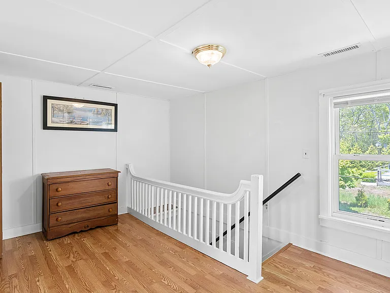 37 N Bishops Ln — Photo 9