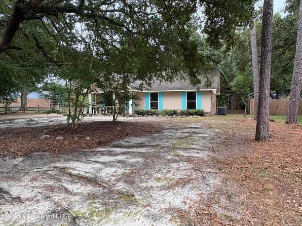 6921 Red Bud Ln, Ocean Springs, MS 39564