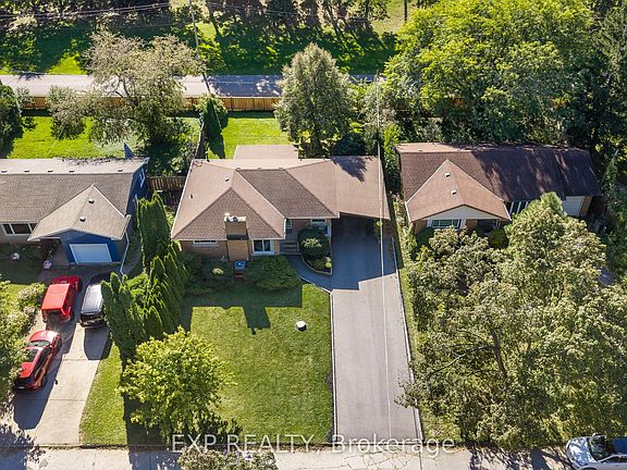 3rd image of 13 Ridley Heights Dr