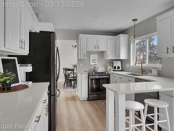 5th image of 3593 Normandy Dr