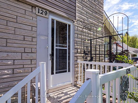 4th image of 129 Three A St W