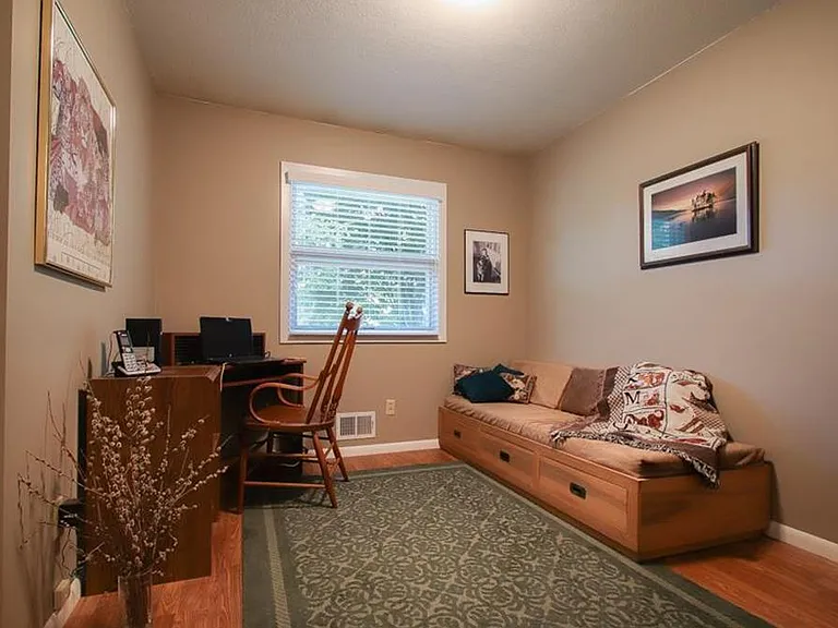 1335 Garland Ln N — Photo 13