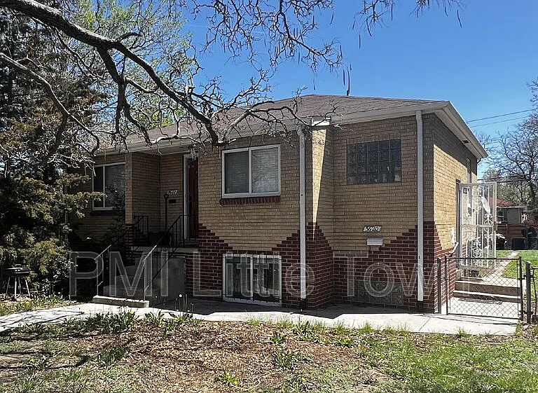 3620 Hudson St — Photo 2