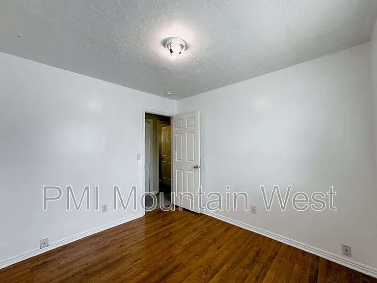 2419 W 1850 N — Photo 18