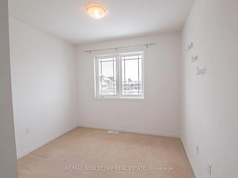 1287 Coleman Cres — Photo 14