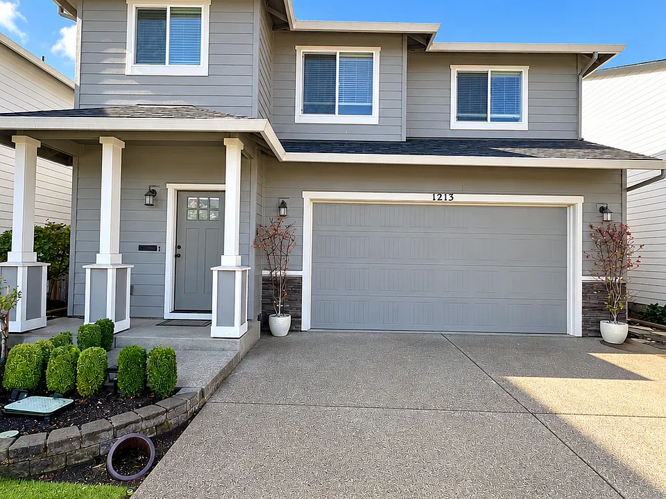 1213 S 10th Ter
