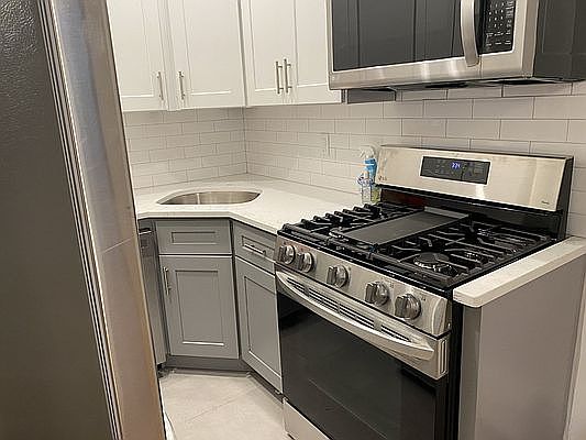 3rd image of 250 8th Ave #3S