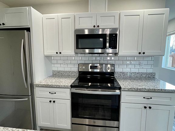 4th image of 302 Washington Ave SW Unit A
