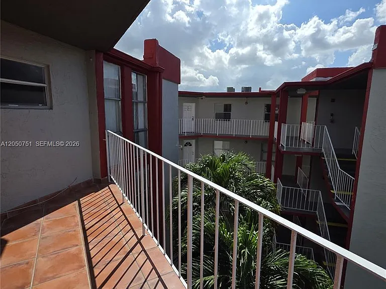 1750 W 46th St #520 — Photo 3