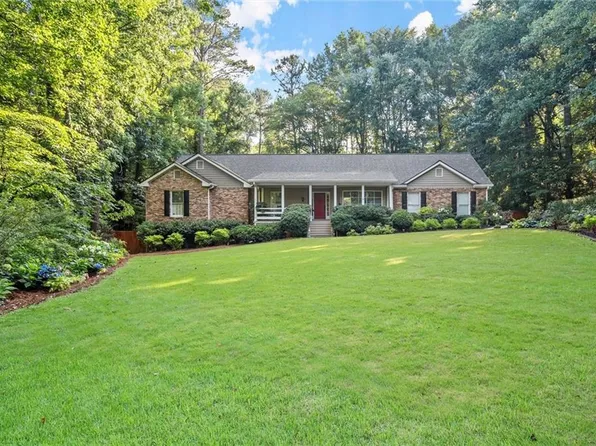 5935 Hammersmith Rd, Stone Mountain, GA 30087