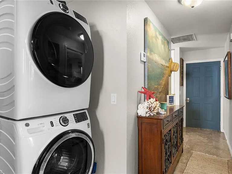105 W Hilo St — Photo 19