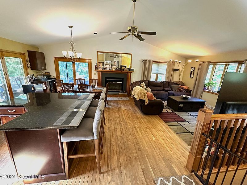 3rd image of 492 Schauber Road