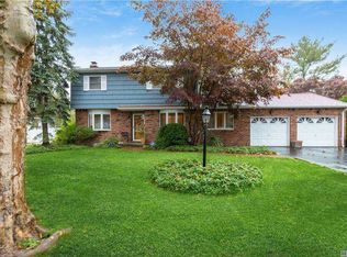 9 New Dorp Pl, Melville, NY 11747