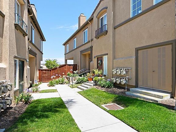 3rd image of 6313 Avenida De Las Vistas #1-2