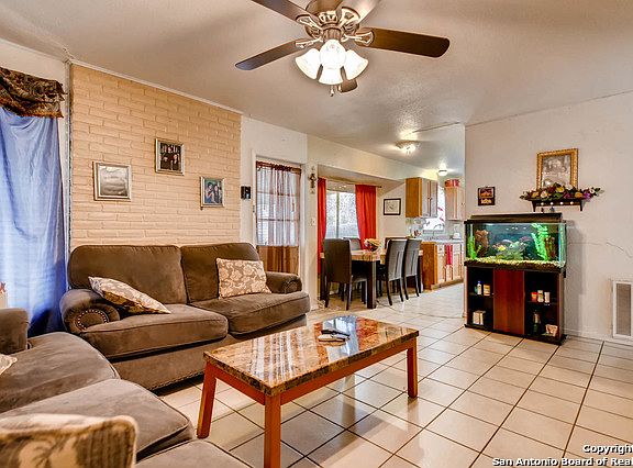 5th image of 310 Shin Oak Dr