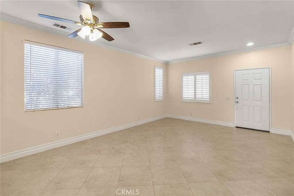 4 bed, 2.5 bath, 2051 sqft, $4,850 — Photo 3
