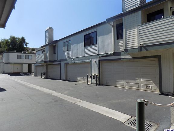 2nd image of 10514 Sunland Blvd Unit 2