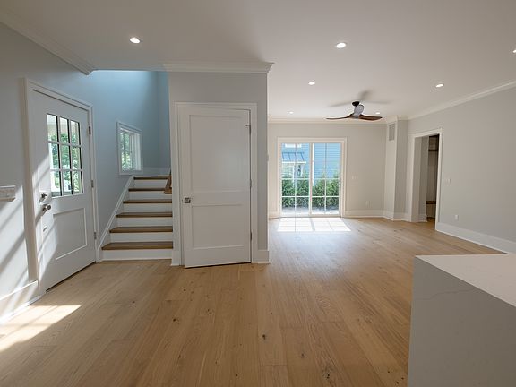 3rd image of 2 Great Oak Ln